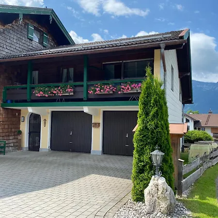 Haus Schoeneck - Chiemgau Karte Апартаменты *